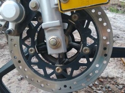 摩托車超速、超負荷使用都是會對摩擦片造成巨大損傷
